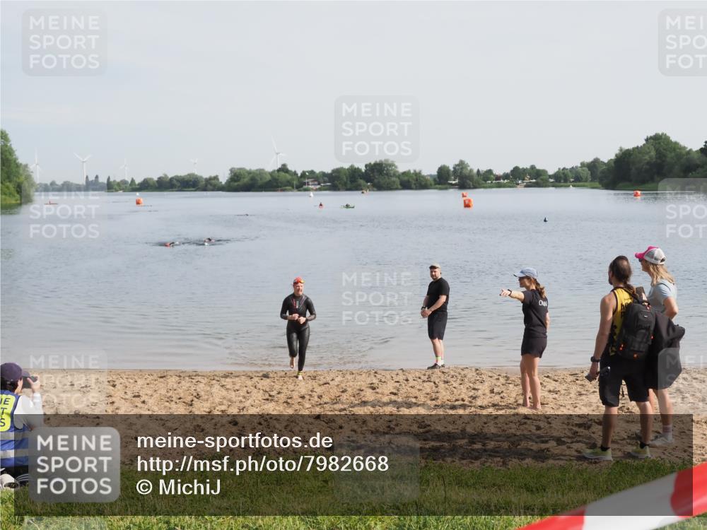 21.06.2025 - 27. Vierlanden-Triathlon MichiJ http://msf.ph/oto/7982668 15.06.2026 09:06:08 Schwimmen 216 meine-sportfotos.de