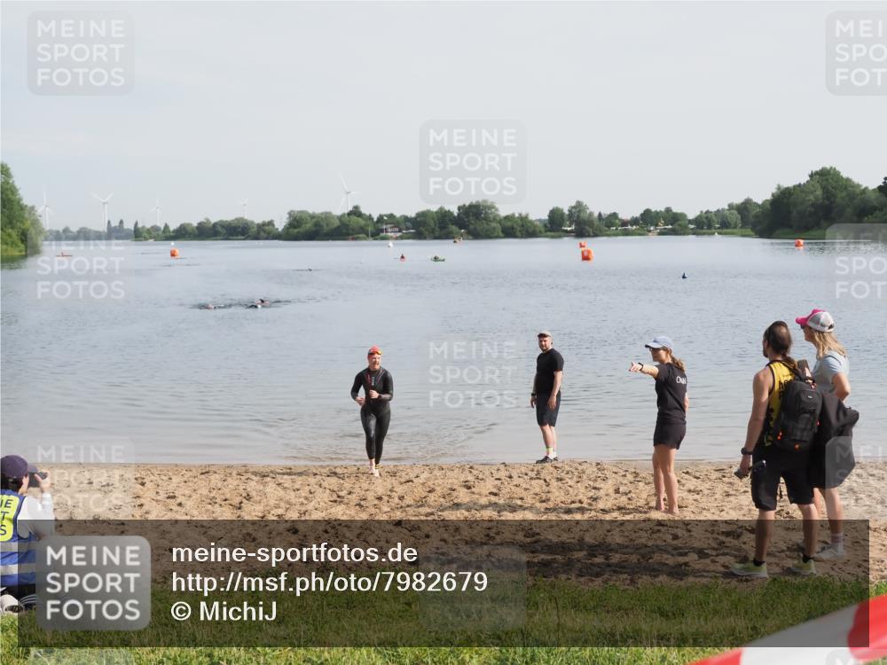 21.06.2025 - 27. Vierlanden-Triathlon MichiJ http://msf.ph/oto/7982679 15.06.2026 09:06:08 Schwimmen 216 meine-sportfotos.de