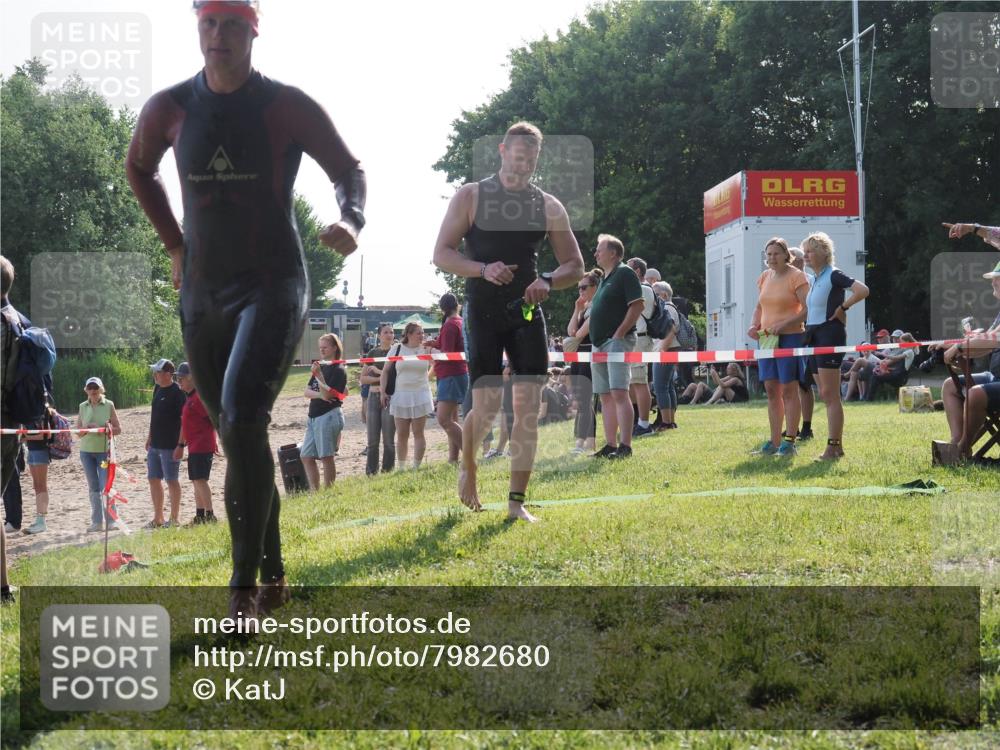 15.06.2025 - 27. Vierlanden-Triathlon KatJ http://msf.ph/oto/7982680 15.06.2025 08:48:59 Schwimmen 19, 115, 144 meine-sportfotos.de