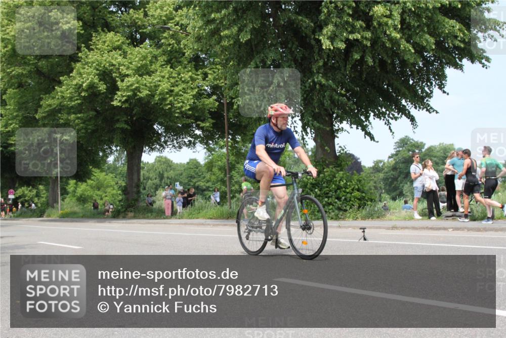 15.06.2025 - 7 Türme Triathlon Yannick Fuchs http://msf.ph/oto/7982713 15.06.2025 13:33:38 Radfahren  meine-sportfotos.de