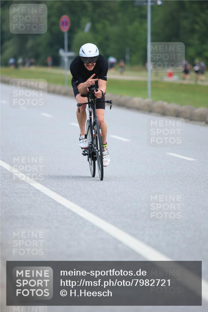 15.06.2025 - 27. Vierlanden-Triathlon H.Heesch http://msf.ph/oto/7982721 15.06.2025 10:53:45 Radfahren 60, 525 meine-sportfotos.de