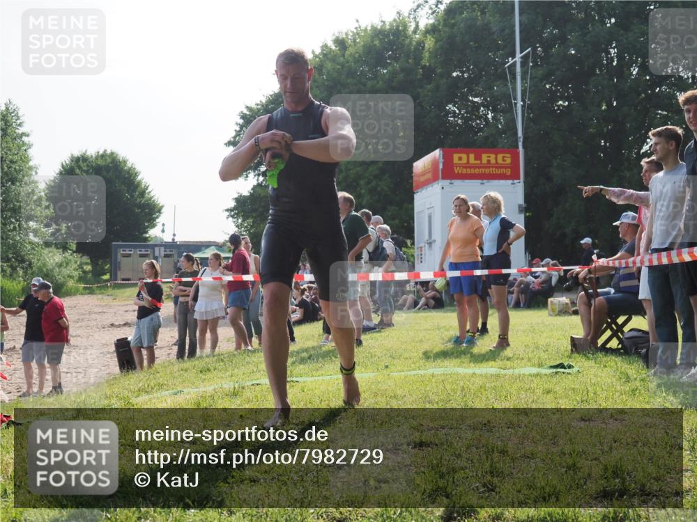 15.06.2025 - 27. Vierlanden-Triathlon KatJ http://msf.ph/oto/7982729 15.06.2025 08:49:01 Schwimmen 115, 144 meine-sportfotos.de