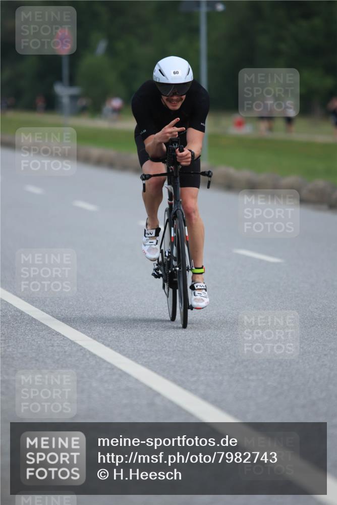 15.06.2025 - 27. Vierlanden-Triathlon H.Heesch http://msf.ph/oto/7982743 15.06.2025 10:53:45 Radfahren 60, 525 meine-sportfotos.de