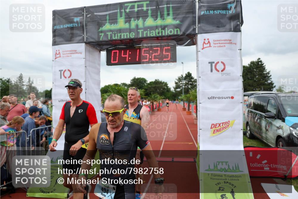 15.06.2025 - 7 Türme Triathlon Michael Strokosch http://msf.ph/oto/7982758 15.06.2025 14:15:25 Ziel 406, 494, 815, 816 meine-sportfotos.de