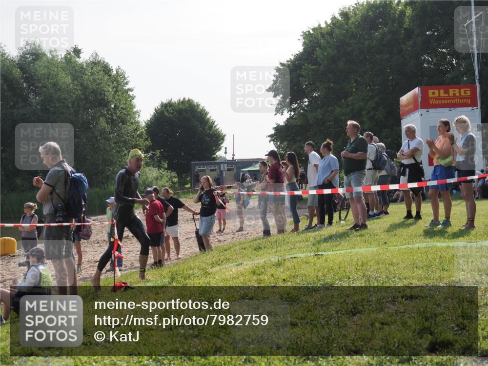15.06.2025 - 27. Vierlanden-Triathlon KatJ http://msf.ph/oto/7982759 15.06.2025 08:49:46 Schwimmen 172 meine-sportfotos.de