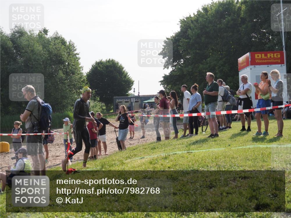 15.06.2025 - 27. Vierlanden-Triathlon KatJ http://msf.ph/oto/7982768 15.06.2025 08:49:46 Schwimmen 172 meine-sportfotos.de