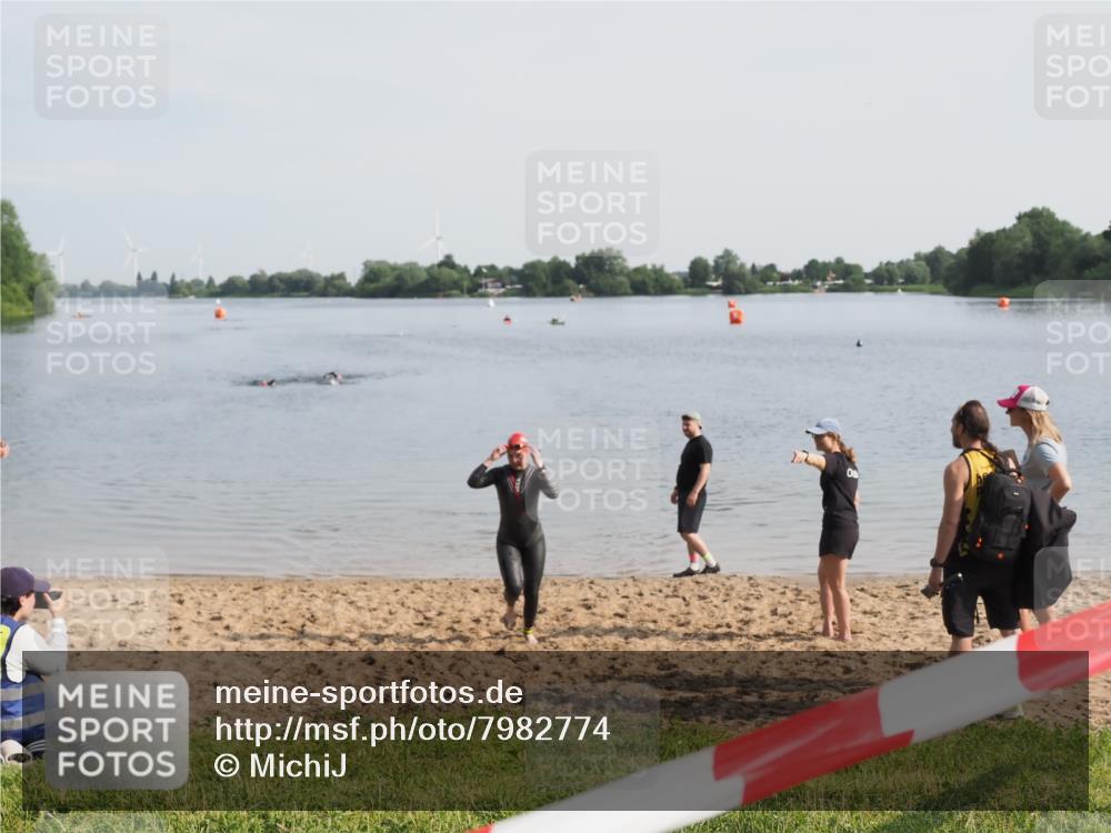 21.06.2025 - 27. Vierlanden-Triathlon MichiJ http://msf.ph/oto/7982774 15.06.2026 09:06:10 Schwimmen 216 meine-sportfotos.de