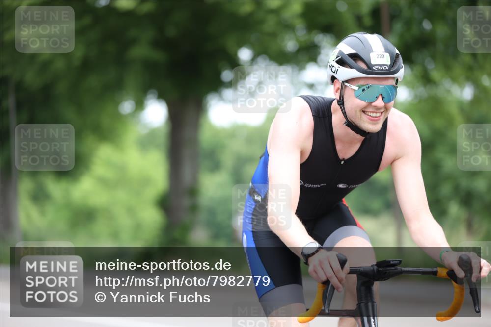15.06.2025 - 7 Türme Triathlon Yannick Fuchs http://msf.ph/oto/7982779 15.06.2025 11:32:57 Radfahren 222, 337 meine-sportfotos.de