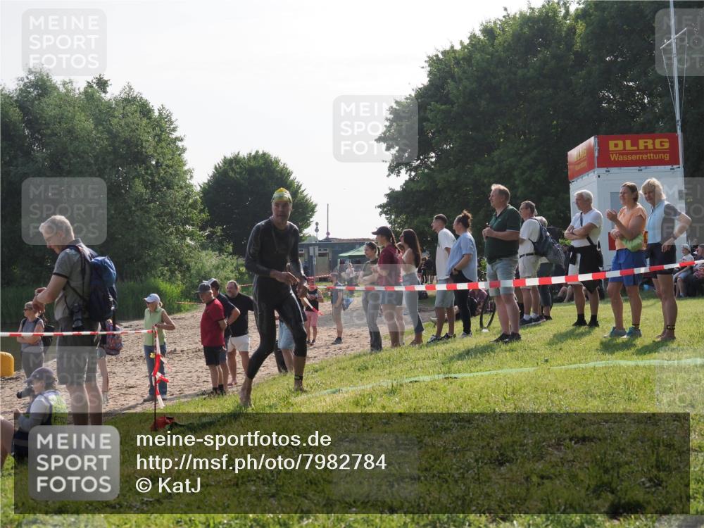 15.06.2025 - 27. Vierlanden-Triathlon KatJ http://msf.ph/oto/7982784 15.06.2025 08:49:47 Schwimmen 172 meine-sportfotos.de