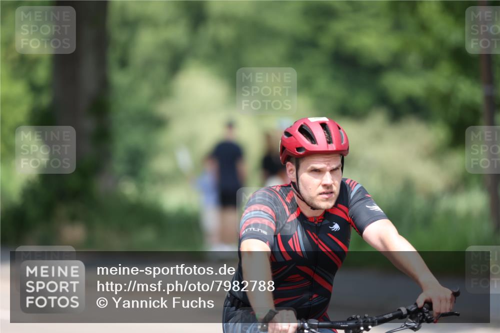 15.06.2025 - 7 Türme Triathlon Yannick Fuchs http://msf.ph/oto/7982788 15.06.2025 12:52:18 Radfahren 400, 451, 500 meine-sportfotos.de