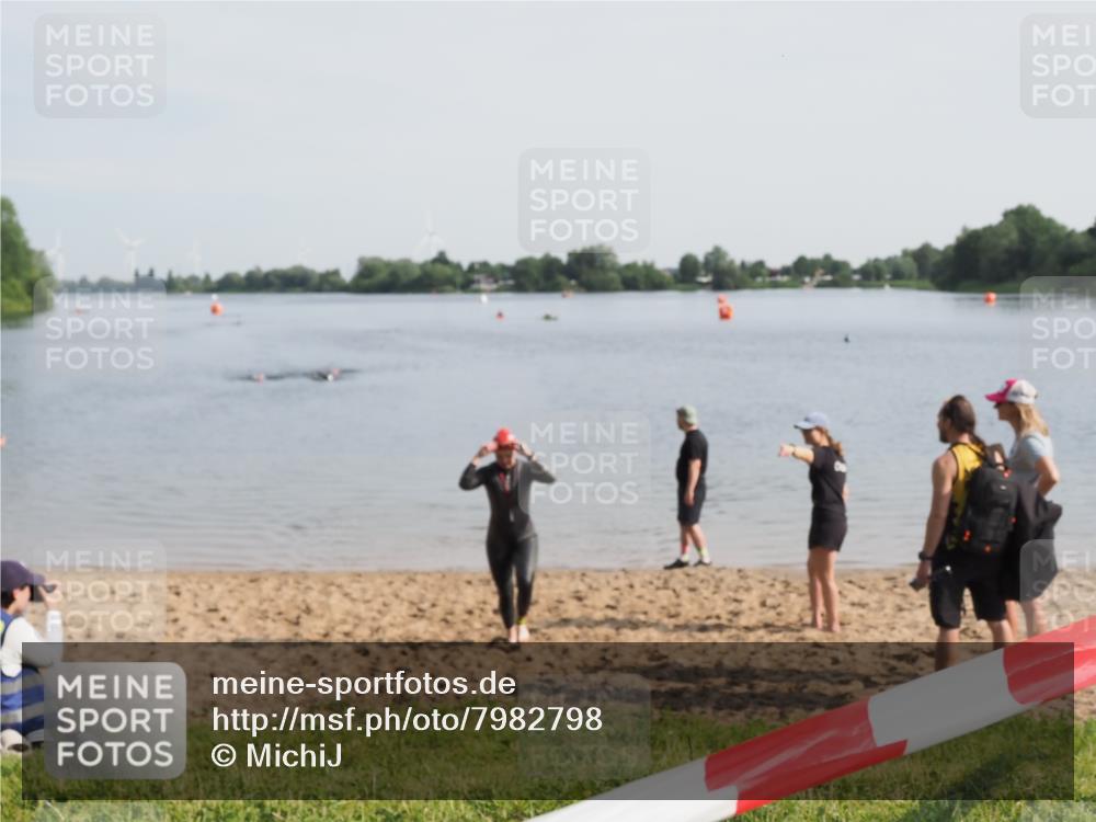 21.06.2025 - 27. Vierlanden-Triathlon MichiJ http://msf.ph/oto/7982798 15.06.2026 09:06:10 Schwimmen 216 meine-sportfotos.de