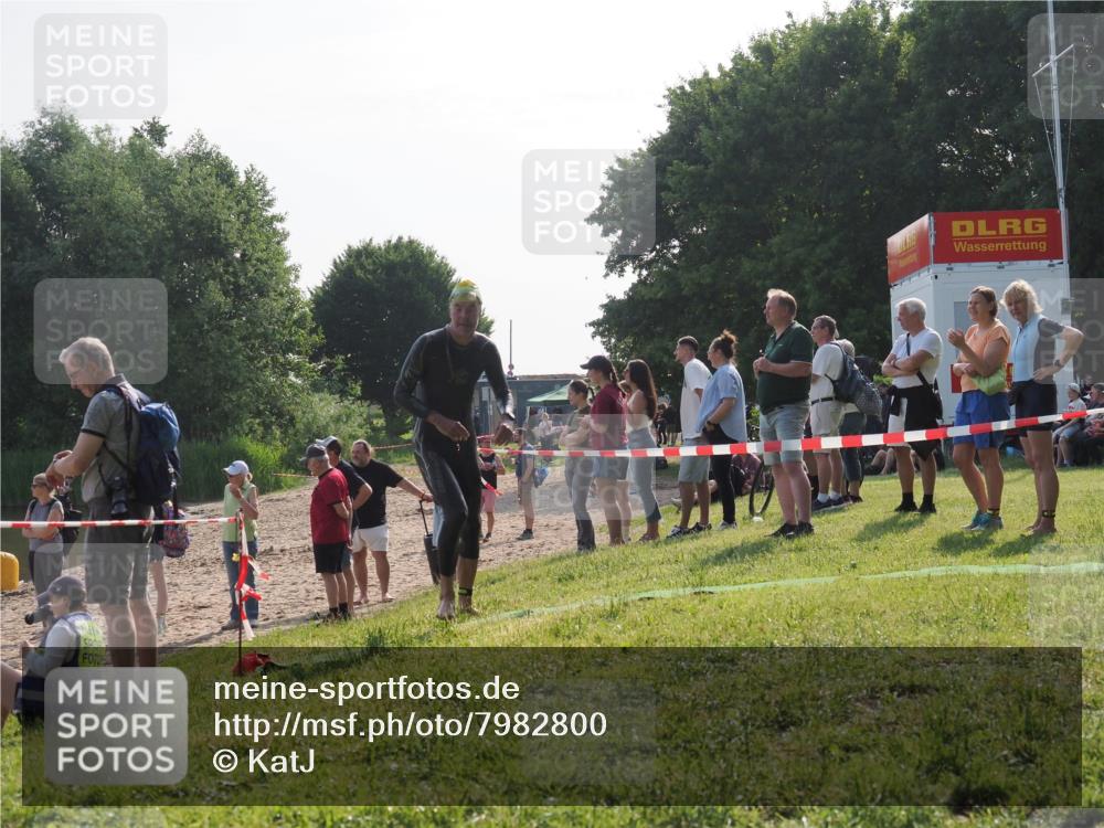 15.06.2025 - 27. Vierlanden-Triathlon KatJ http://msf.ph/oto/7982800 15.06.2025 08:49:47 Schwimmen 172 meine-sportfotos.de