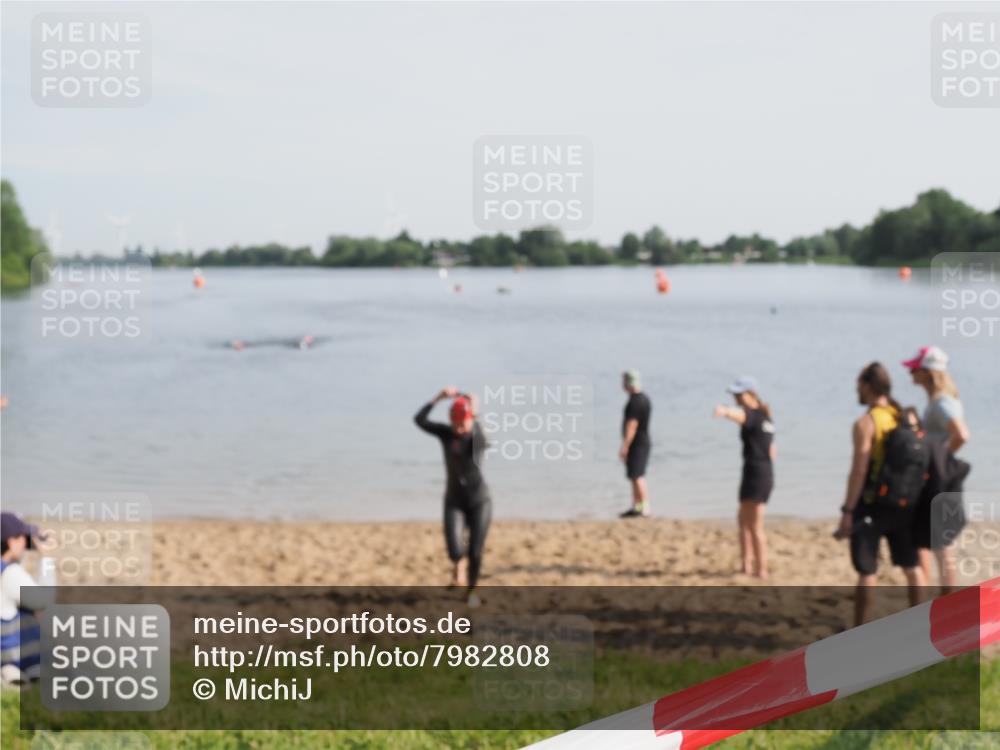 21.06.2025 - 27. Vierlanden-Triathlon MichiJ http://msf.ph/oto/7982808 15.06.2026 09:06:10 Schwimmen 216 meine-sportfotos.de