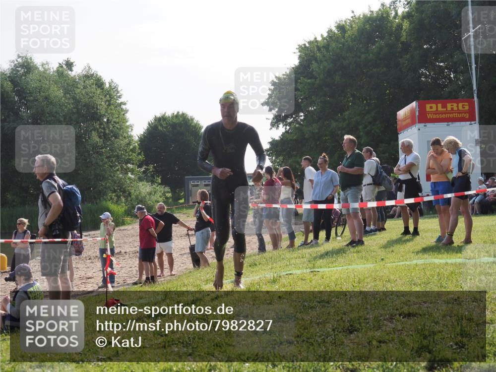 15.06.2025 - 27. Vierlanden-Triathlon KatJ http://msf.ph/oto/7982827 15.06.2025 08:49:49 Schwimmen 172 meine-sportfotos.de