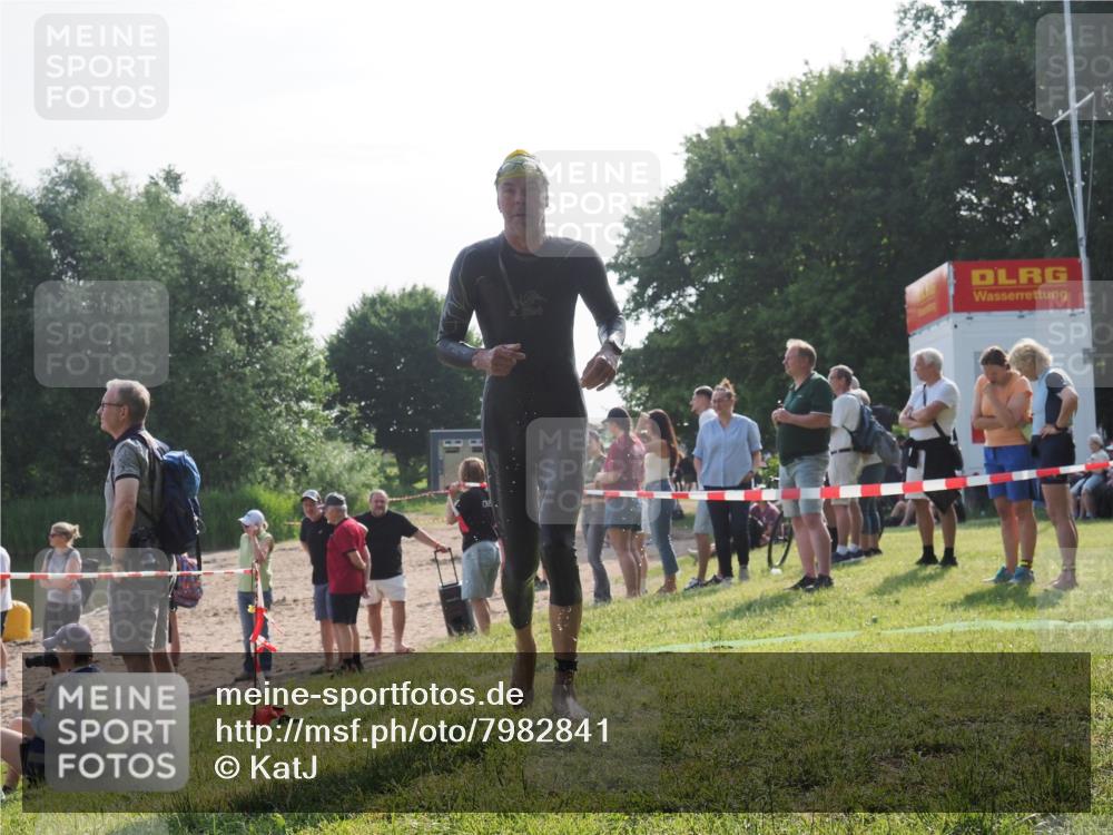 15.06.2025 - 27. Vierlanden-Triathlon KatJ http://msf.ph/oto/7982841 15.06.2025 08:49:50 Schwimmen 172 meine-sportfotos.de