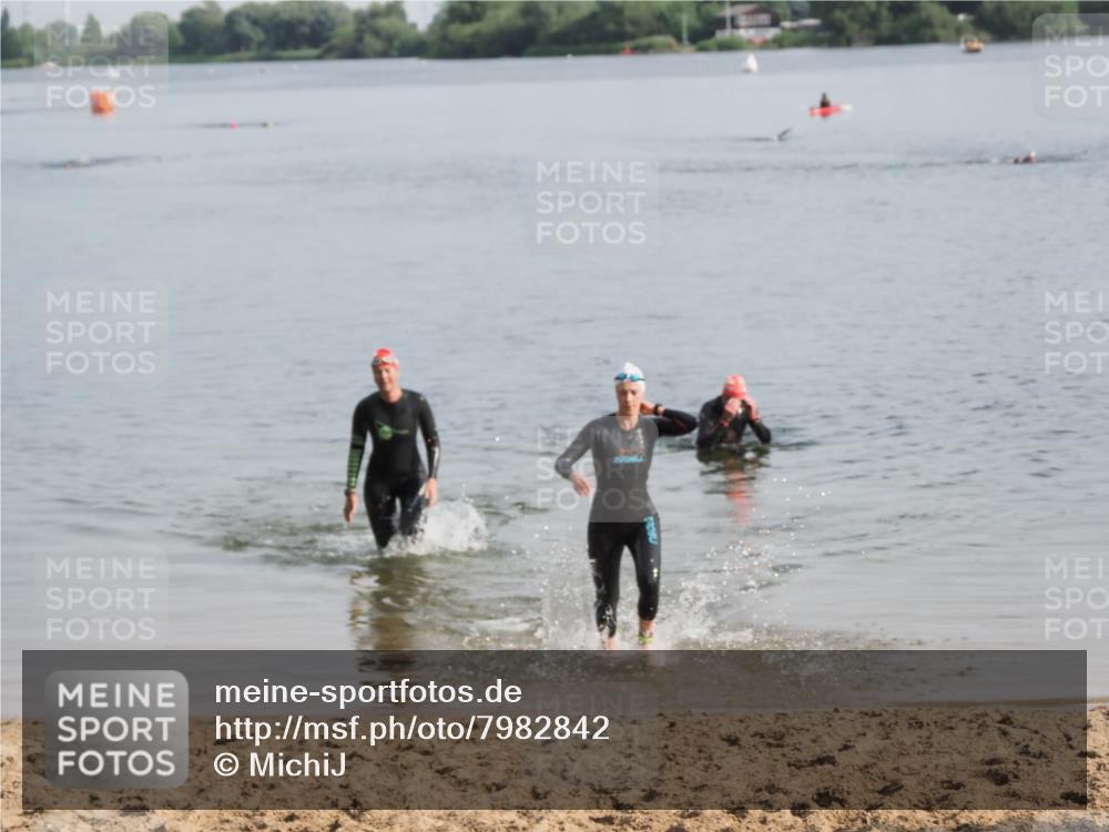 21.06.2025 - 27. Vierlanden-Triathlon MichiJ http://msf.ph/oto/7982842 15.06.2026 09:06:52 Schwimmen 212, 251 meine-sportfotos.de