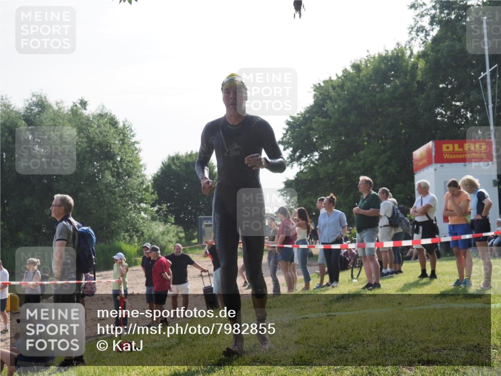 15.06.2025 - 27. Vierlanden-Triathlon KatJ http://msf.ph/oto/7982855 15.06.2025 08:49:50 Schwimmen 172 meine-sportfotos.de