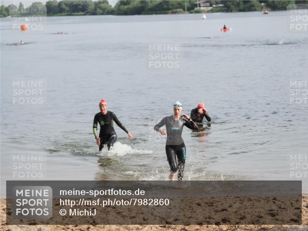 21.06.2025 - 27. Vierlanden-Triathlon MichiJ http://msf.ph/oto/7982860 15.06.2026 09:06:53 Schwimmen 212, 251 meine-sportfotos.de