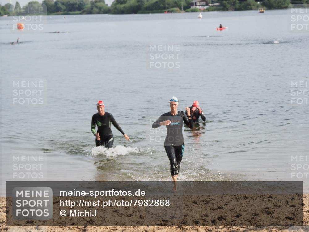 21.06.2025 - 27. Vierlanden-Triathlon MichiJ http://msf.ph/oto/7982868 15.06.2026 09:06:53 Schwimmen 212, 251 meine-sportfotos.de