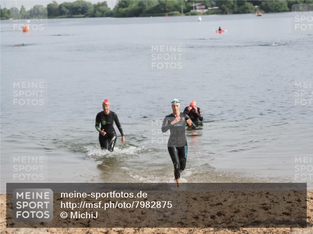 21.06.2025 - 27. Vierlanden-Triathlon MichiJ http://msf.ph/oto/7982875 15.06.2026 09:06:53 Schwimmen 212, 251 meine-sportfotos.de