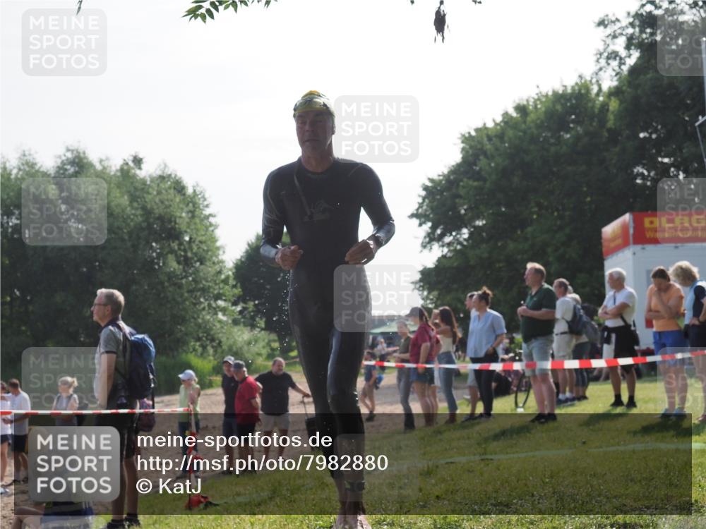 15.06.2025 - 27. Vierlanden-Triathlon KatJ http://msf.ph/oto/7982880 15.06.2025 08:49:50 Schwimmen 172 meine-sportfotos.de
