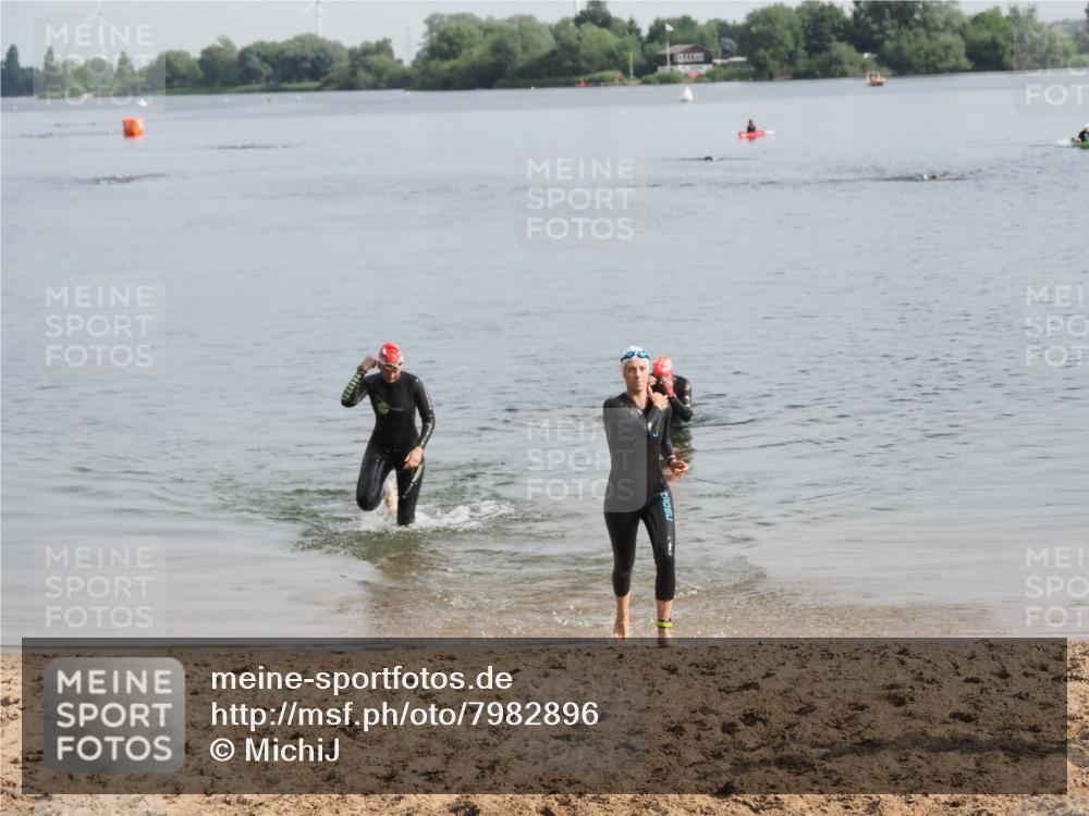 21.06.2025 - 27. Vierlanden-Triathlon MichiJ http://msf.ph/oto/7982896 15.06.2026 09:06:53 Schwimmen 212, 251 meine-sportfotos.de
