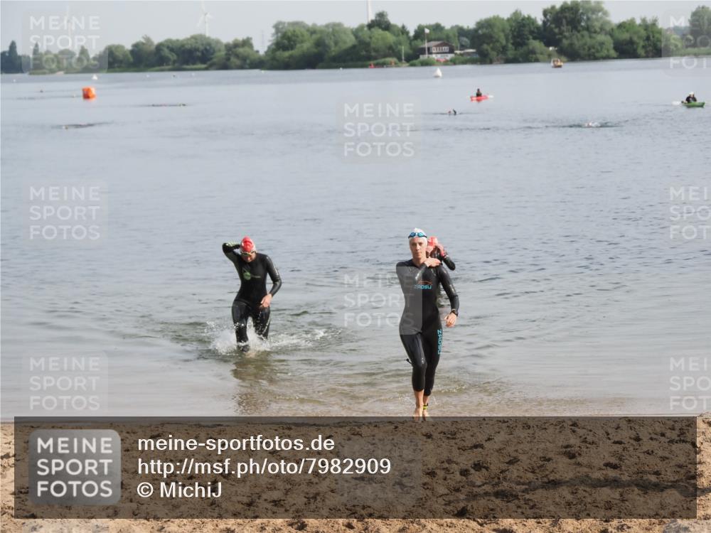 21.06.2025 - 27. Vierlanden-Triathlon MichiJ http://msf.ph/oto/7982909 15.06.2026 09:06:53 Schwimmen 212, 251 meine-sportfotos.de