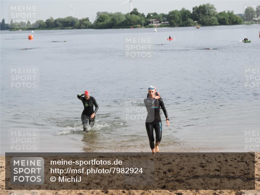 21.06.2025 - 27. Vierlanden-Triathlon MichiJ http://msf.ph/oto/7982924 15.06.2026 09:06:54 Schwimmen 212, 251 meine-sportfotos.de