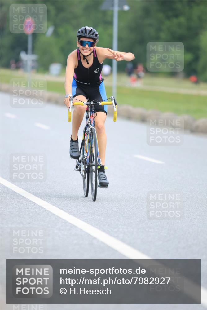 15.06.2025 - 27. Vierlanden-Triathlon H.Heesch http://msf.ph/oto/7982927 15.06.2025 10:54:23 Radfahren 123, 635 meine-sportfotos.de