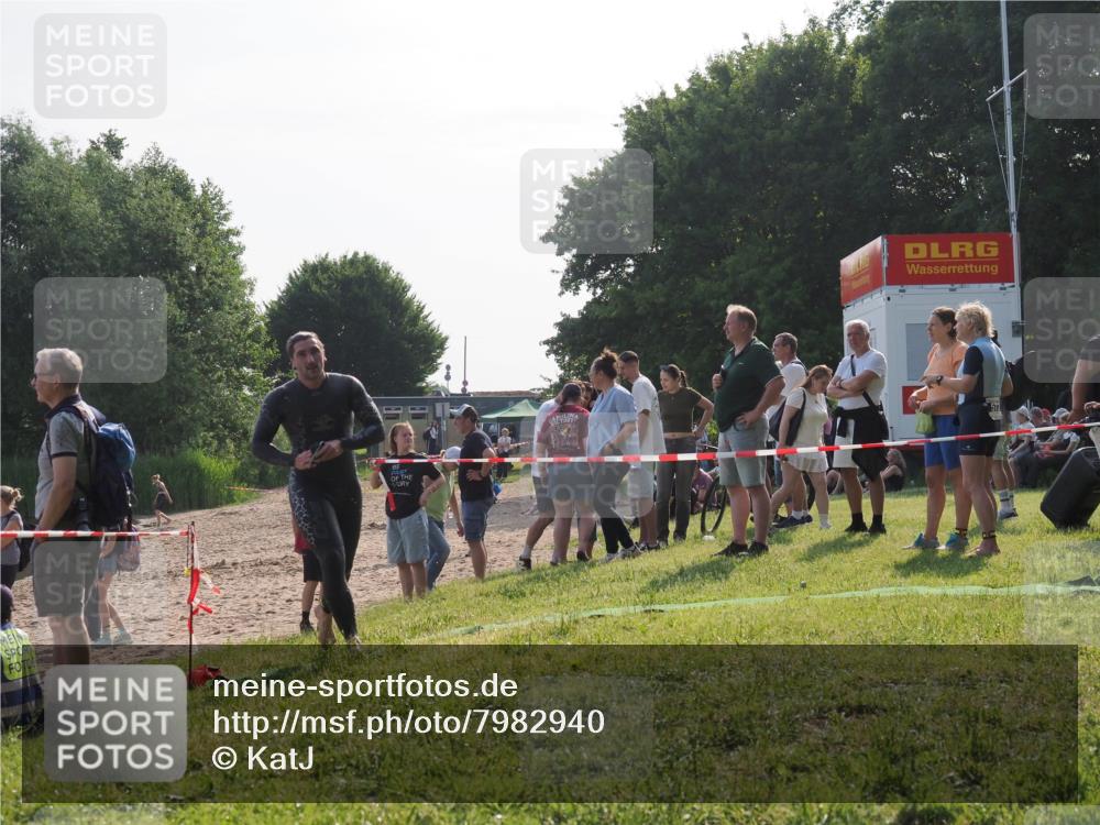 15.06.2025 - 27. Vierlanden-Triathlon KatJ http://msf.ph/oto/7982940 15.06.2025 08:50:13 Schwimmen 68 meine-sportfotos.de