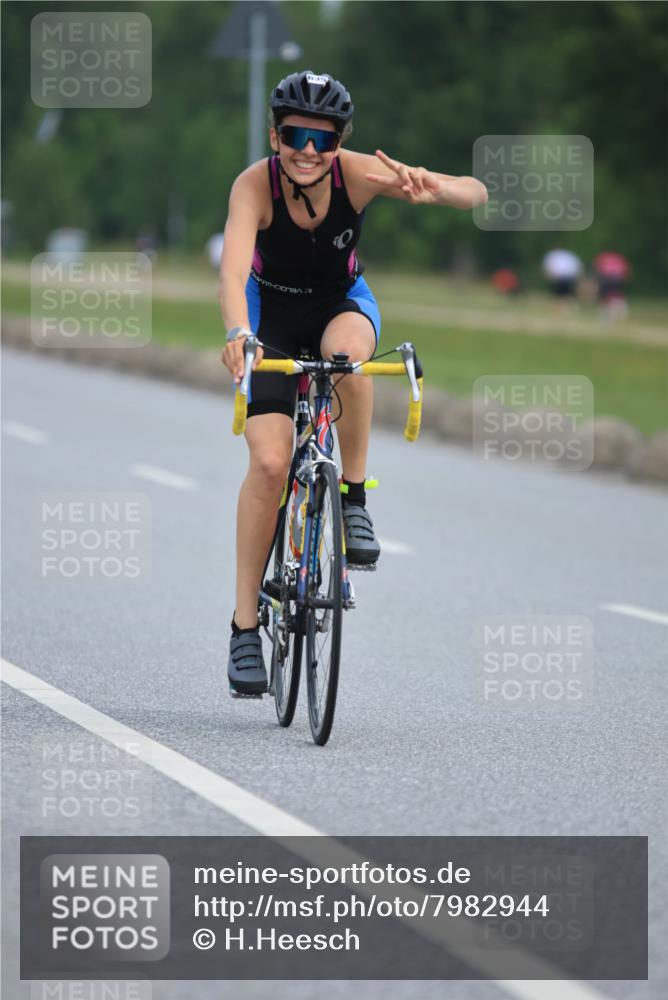 15.06.2025 - 27. Vierlanden-Triathlon H.Heesch http://msf.ph/oto/7982944 15.06.2025 10:54:23 Radfahren 123, 635 meine-sportfotos.de