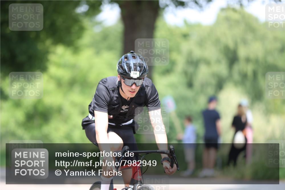 15.06.2025 - 7 Türme Triathlon Yannick Fuchs http://msf.ph/oto/7982949 15.06.2025 12:52:45 Radfahren 570, 631 meine-sportfotos.de