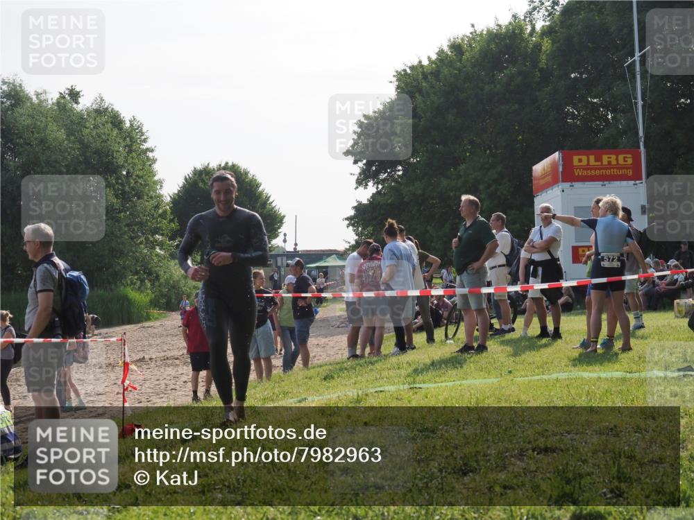 15.06.2025 - 27. Vierlanden-Triathlon KatJ http://msf.ph/oto/7982963 15.06.2025 08:50:14 Schwimmen 68 meine-sportfotos.de