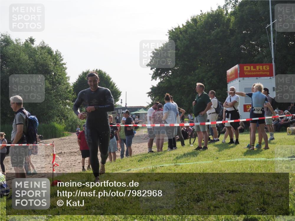 15.06.2025 - 27. Vierlanden-Triathlon KatJ http://msf.ph/oto/7982968 15.06.2025 08:50:14 Schwimmen 68 meine-sportfotos.de