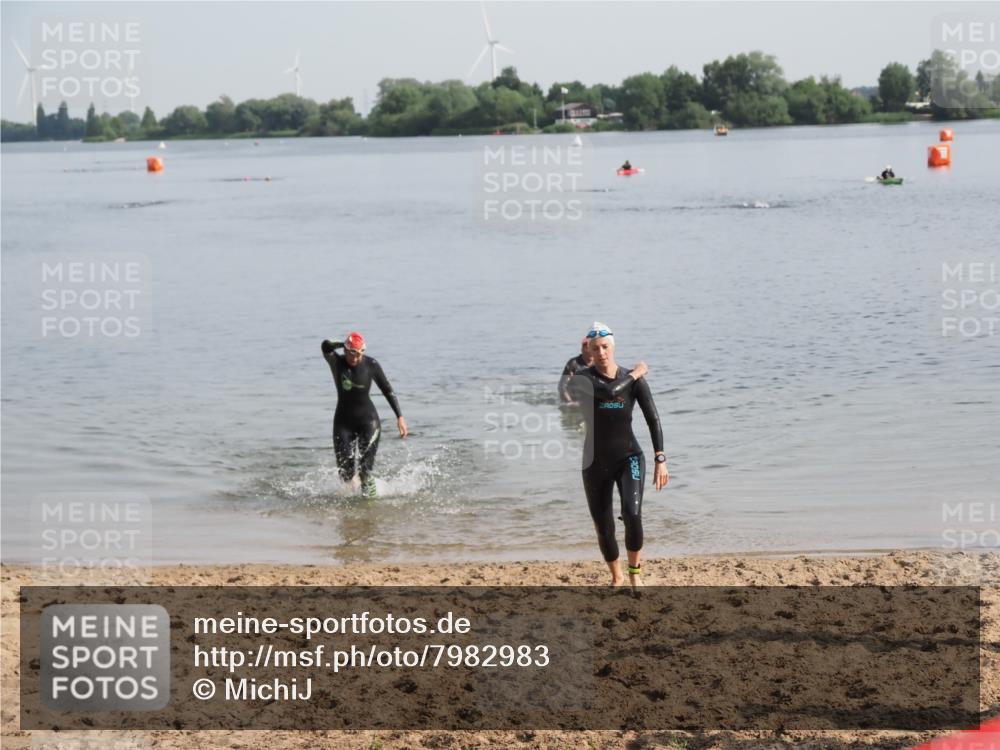 21.06.2025 - 27. Vierlanden-Triathlon MichiJ http://msf.ph/oto/7982983 15.06.2026 09:06:54 Schwimmen 212, 251 meine-sportfotos.de