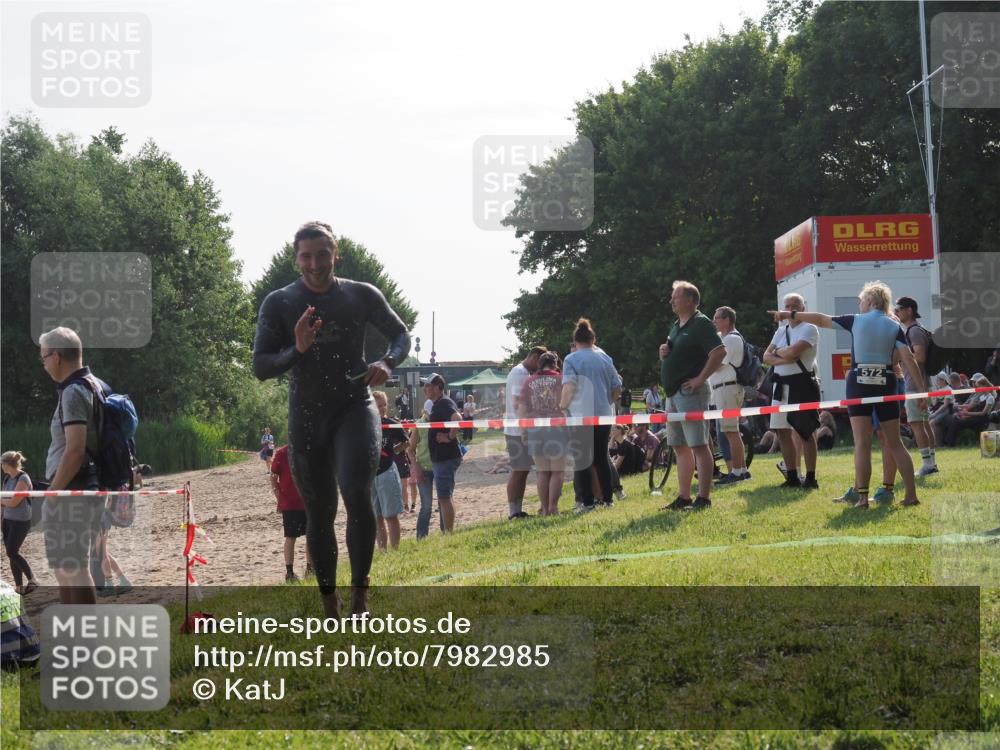 15.06.2025 - 27. Vierlanden-Triathlon KatJ http://msf.ph/oto/7982985 15.06.2025 08:50:14 Schwimmen 68 meine-sportfotos.de