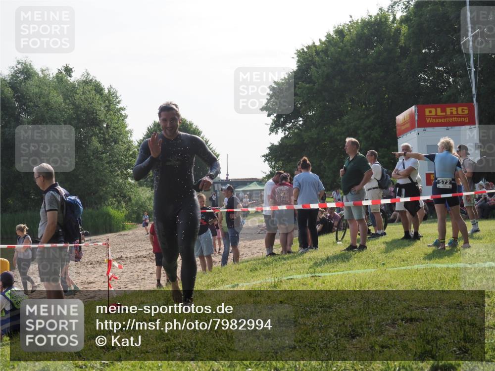 15.06.2025 - 27. Vierlanden-Triathlon KatJ http://msf.ph/oto/7982994 15.06.2025 08:50:14 Schwimmen 68 meine-sportfotos.de