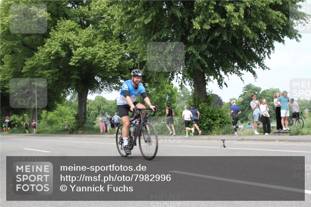 15.06.2025 - 7 Türme Triathlon Yannick Fuchs http://msf.ph/oto/7982996 15.06.2025 13:34:58 Radfahren  meine-sportfotos.de