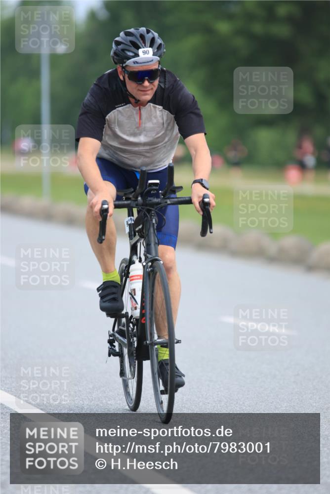 15.06.2025 - 27. Vierlanden-Triathlon H.Heesch http://msf.ph/oto/7983001 15.06.2025 10:54:42 Radfahren 90, 241 meine-sportfotos.de