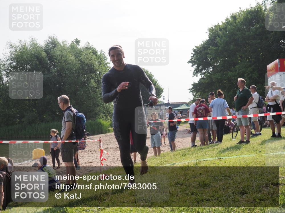 15.06.2025 - 27. Vierlanden-Triathlon KatJ http://msf.ph/oto/7983005 15.06.2025 08:50:15 Schwimmen 68 meine-sportfotos.de