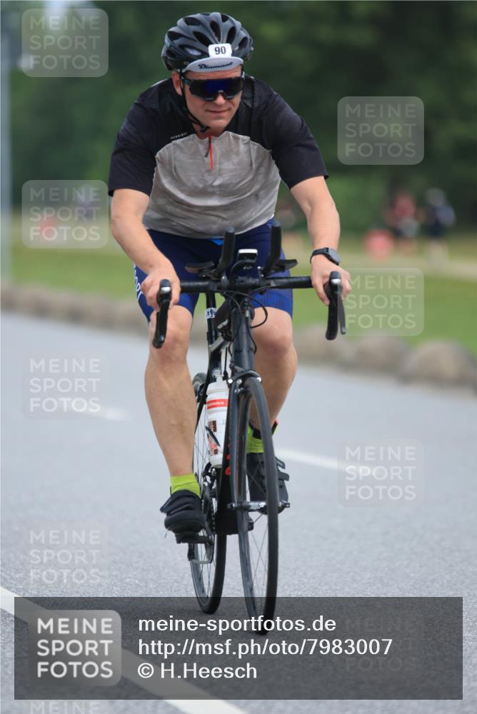 15.06.2025 - 27. Vierlanden-Triathlon H.Heesch http://msf.ph/oto/7983007 15.06.2025 10:54:42 Radfahren 90, 241 meine-sportfotos.de