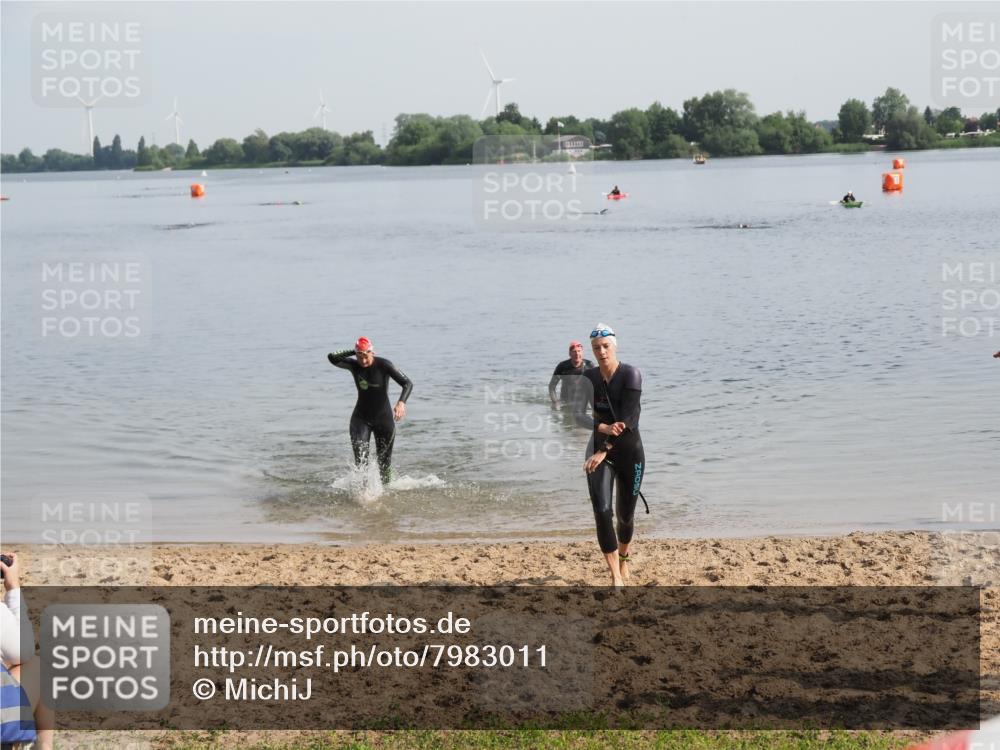 21.06.2025 - 27. Vierlanden-Triathlon MichiJ http://msf.ph/oto/7983011 15.06.2026 09:06:55 Schwimmen 212, 251 meine-sportfotos.de