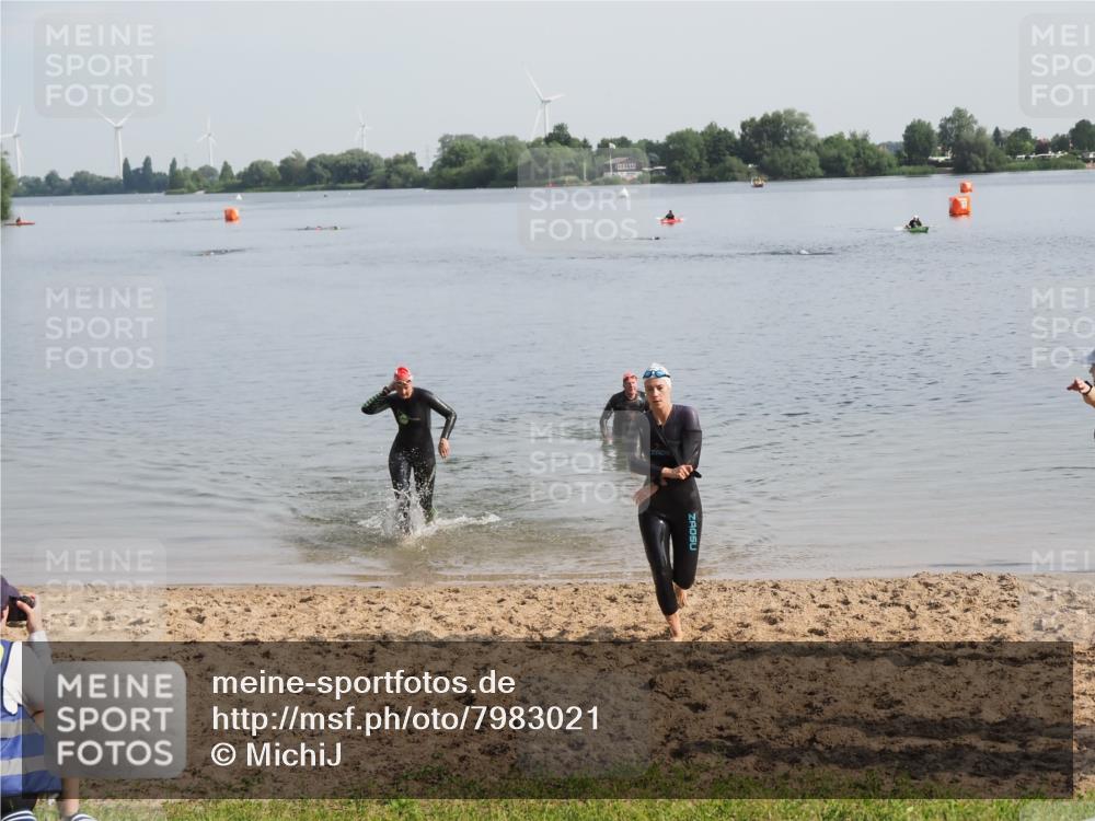 21.06.2025 - 27. Vierlanden-Triathlon MichiJ http://msf.ph/oto/7983021 15.06.2026 09:06:55 Schwimmen 212, 251 meine-sportfotos.de