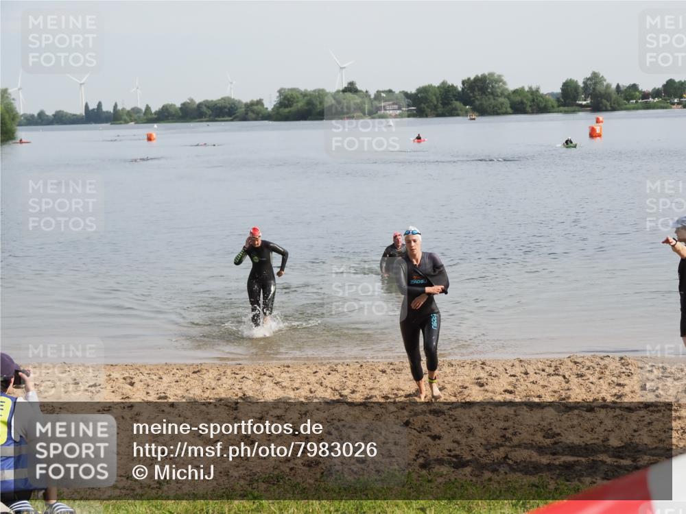 21.06.2025 - 27. Vierlanden-Triathlon MichiJ http://msf.ph/oto/7983026 15.06.2026 09:06:55 Schwimmen 212, 251 meine-sportfotos.de
