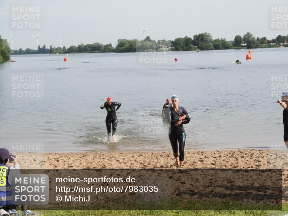 21.06.2025 - 27. Vierlanden-Triathlon MichiJ http://msf.ph/oto/7983035 15.06.2026 09:06:55 Schwimmen 212, 251 meine-sportfotos.de