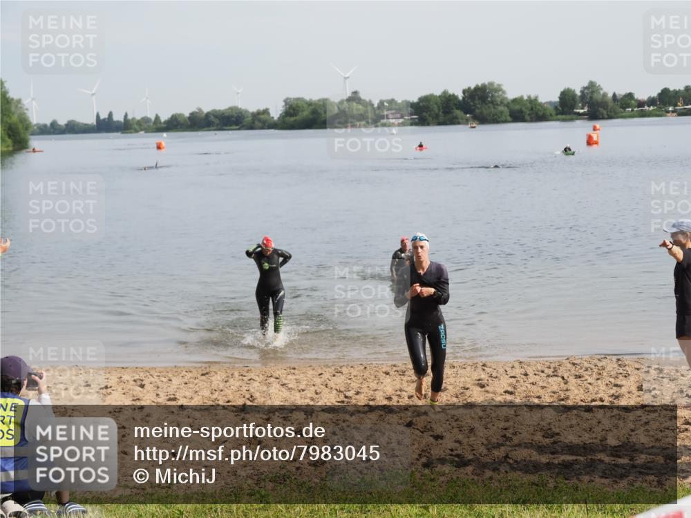 21.06.2025 - 27. Vierlanden-Triathlon MichiJ http://msf.ph/oto/7983045 15.06.2026 09:06:55 Schwimmen 212, 251 meine-sportfotos.de