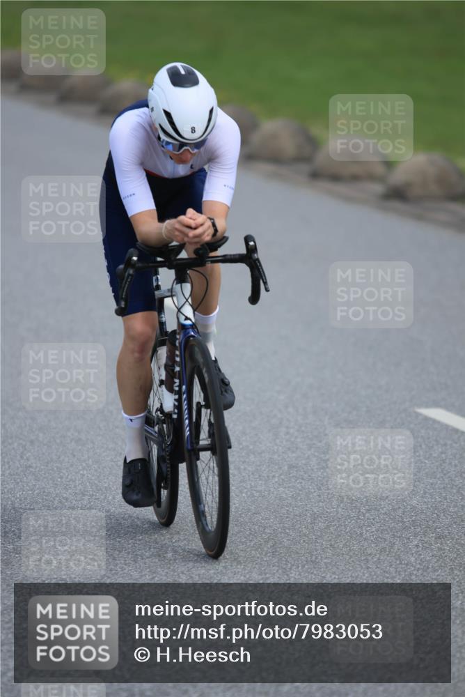 15.06.2025 - 27. Vierlanden-Triathlon H.Heesch http://msf.ph/oto/7983053 15.06.2025 10:54:59 Radfahren 8, 546, 605, 608 meine-sportfotos.de