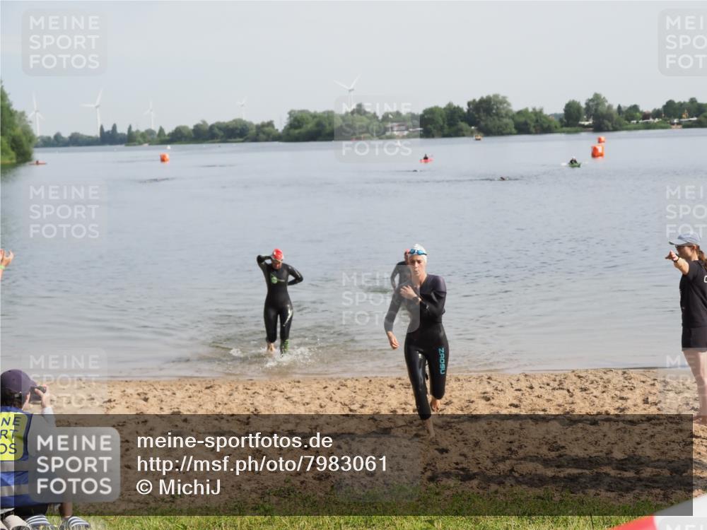 21.06.2025 - 27. Vierlanden-Triathlon MichiJ http://msf.ph/oto/7983061 15.06.2026 09:06:55 Schwimmen 212, 251 meine-sportfotos.de