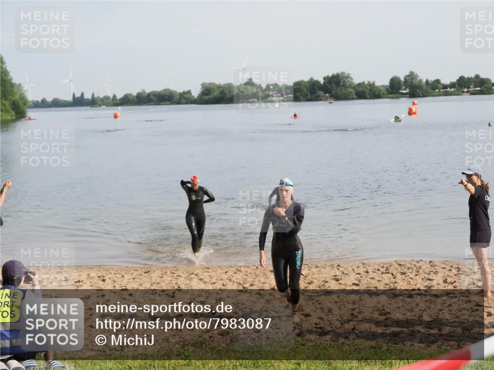 21.06.2025 - 27. Vierlanden-Triathlon MichiJ http://msf.ph/oto/7983087 15.06.2026 09:06:56 Schwimmen 212, 251 meine-sportfotos.de