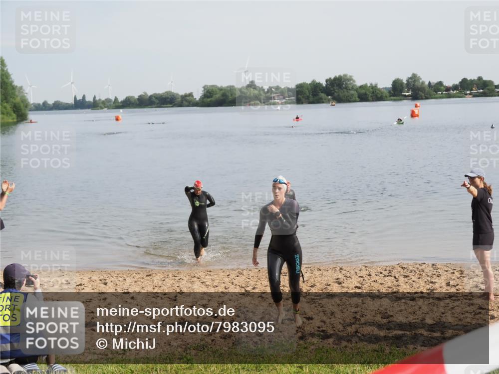 21.06.2025 - 27. Vierlanden-Triathlon MichiJ http://msf.ph/oto/7983095 15.06.2026 09:06:56 Schwimmen 212, 251 meine-sportfotos.de